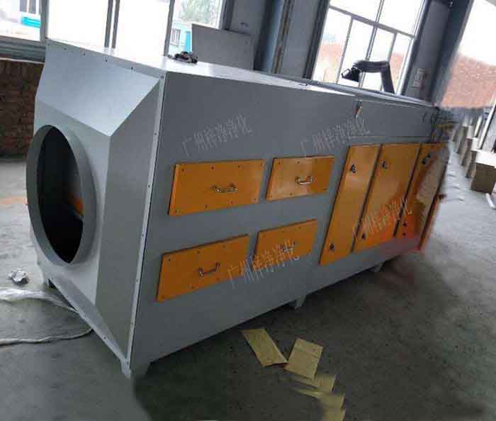 空氣過濾箱它也可以叫增壓新風(fēng)柜，新風(fēng)過濾箱