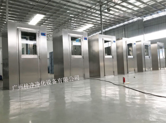 風淋室又可起到氣閘的作用，阻止未凈化的空氣進入潔凈區(qū)域。