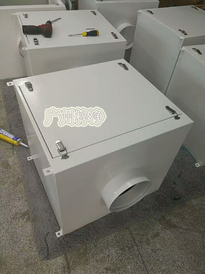 增壓新風柜根據(jù)所需風量的風壓不同，在電機功率適用范圍內(nèi)調整風機轉速，達到所需效果；