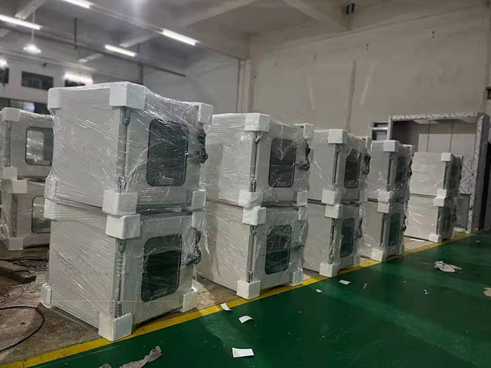 凈化車間傳遞窗成為不可或缺的設(shè)備。