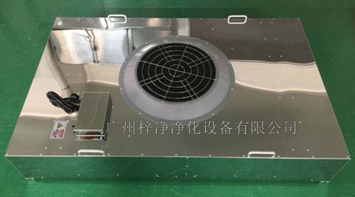 不銹鋼FFU廣泛應(yīng)用于電子、醫(yī)藥、生物工程、食品、化妝品等行業(yè)，如半導(dǎo)體生產(chǎn)線、藥品生產(chǎn)車間、實(shí)驗(yàn)室、手術(shù)室等，為各類潔凈室提供穩(wěn)定的空氣潔凈度保障。