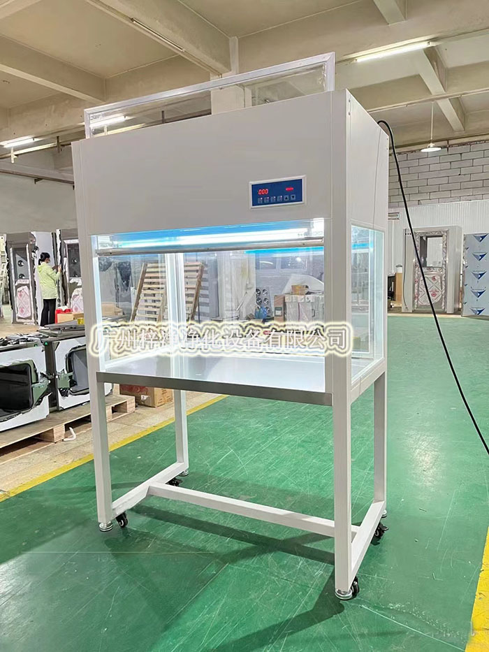 超凈工作臺通過高效過濾器提供單向或垂直單向氣流，形成局部潔凈區(qū)。