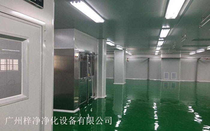 風淋室安裝在潔凈室入口是確保潔凈室、提高工作效率和保障人員安全的重要措施。