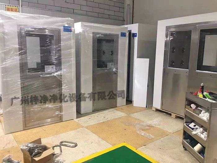 風淋室的類型繁多，不同類型的風淋室適用于不同的場合和需求