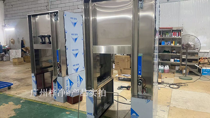 全自動(dòng)感應(yīng)輸送帶傳遞窗的電氣問(wèn)題處理需要從選型、安裝、運(yùn)行、維護(hù)、故障處理及安全注意事項(xiàng)等多方面進(jìn)行全面考慮。