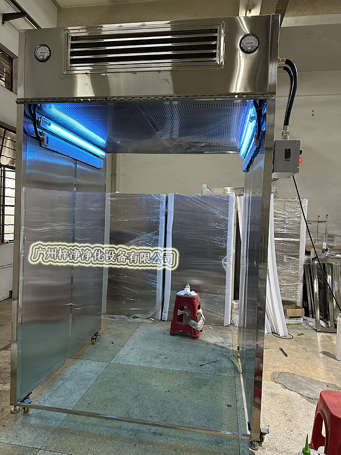 層流罩取樣車是一種用于在無菌或潔凈環(huán)境下進行樣品采集的專用設(shè)備。