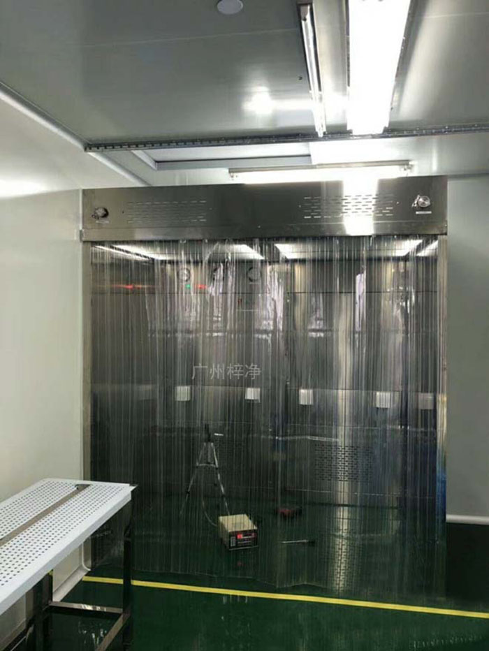 負(fù)壓稱量罩在制藥行業(yè)中，對(duì)藥品成分的精確稱量至關(guān)重要。