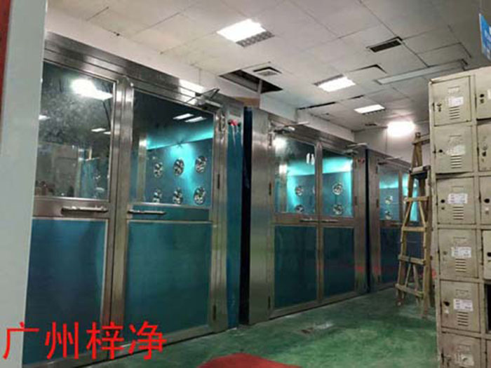 風(fēng)淋室安裝現(xiàn)場實拍圖