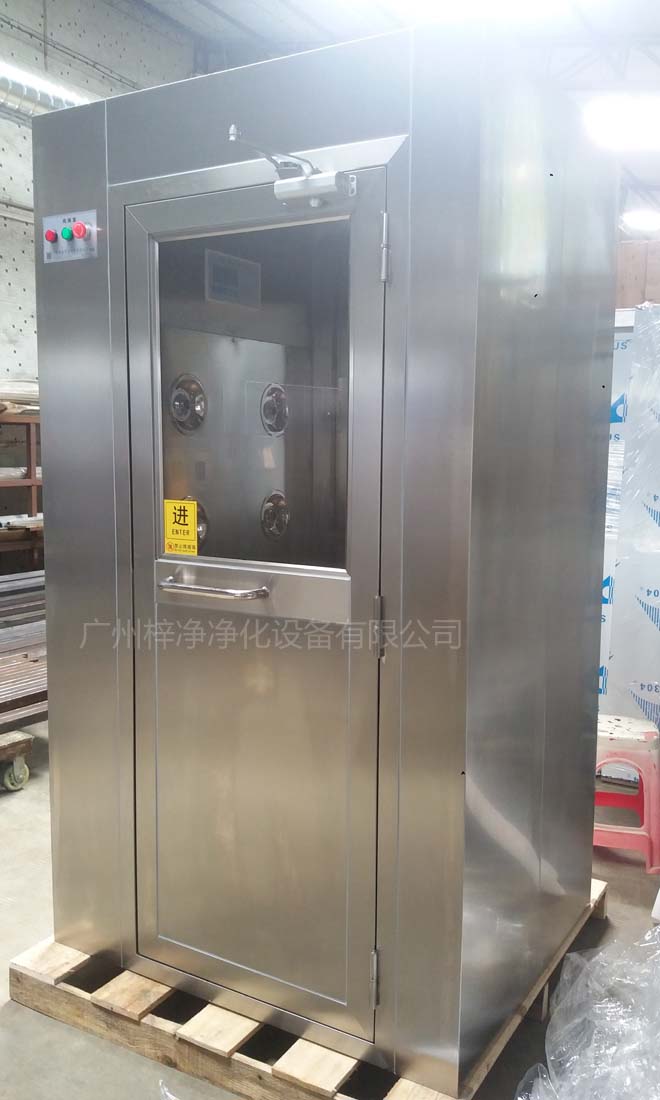 風(fēng)淋室的安裝位置和角度不準(zhǔn)確，會(huì)影響風(fēng)淋效果和設(shè)備的使用壽命。