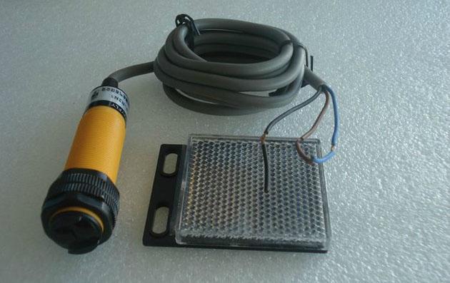 E3F-R2N1風(fēng)淋室光電開關(guān)
