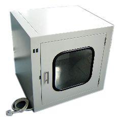 電子聯(lián)鎖傳遞窗是潔凈室內(nèi)外或潔凈室之間傳遞物品時(shí)起到隔斷氣流貫穿作用的孔口傳遞裝置。可防止隨物品傳遞傳播污染，并有利于潔凈室對(duì)外維持正壓